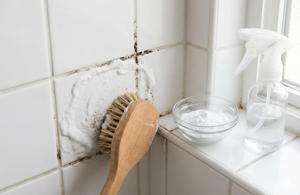 重曹を使ったカビ掃除の正しい手順。落ちる汚れの見分け方と素材を傷めないコツ