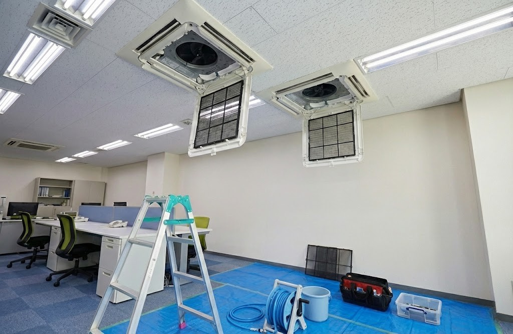 天井埋め込みエアコン掃除は自分でどこまで？限界とリスクをプロが解説